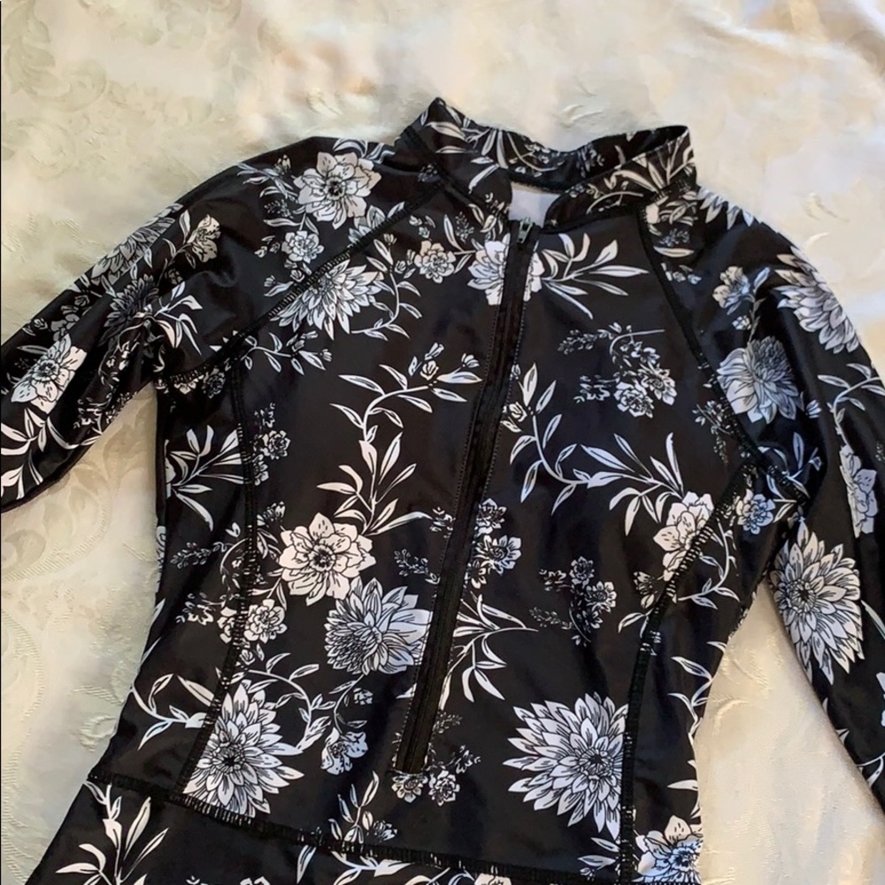 Long sleeve swim suit